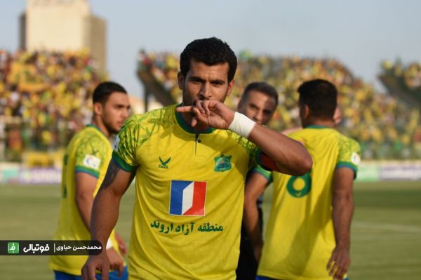 طوفان ۱۰ دقیقهای کاپیتان طالب ریکانی گل زد و اخراج شد