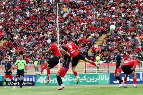  گزارش تصویری اختصاصی  دیدار تیمهای تراکتور و نساجی