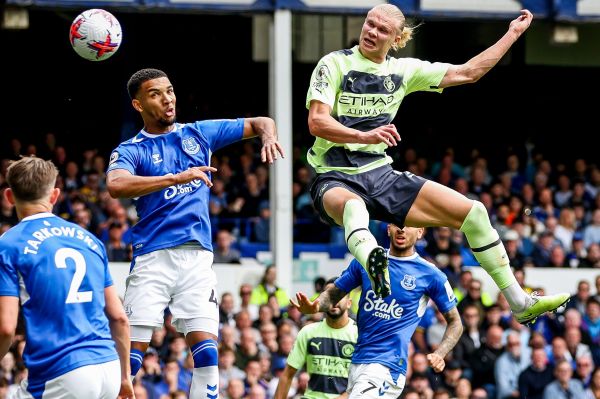 عکس؛ پرواز هالند برای گل شماره 52