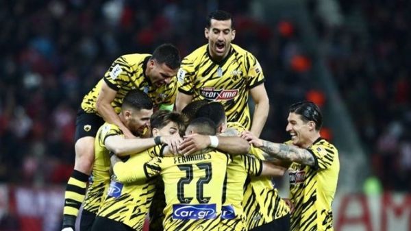  قهرمانی آ اک با احسان حاج صفی در لیگ یونان