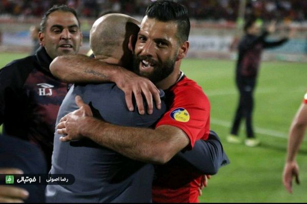  باغبانِ تراکتور برای عباس‌زاده آغوش گشود