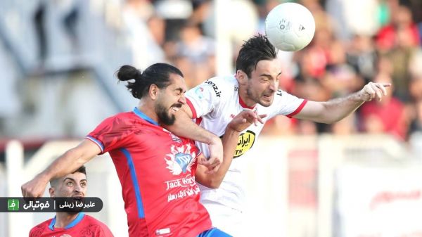  گزارش تصویری  دیدار تیمهای نساجی و پرسپولیس بخش اول