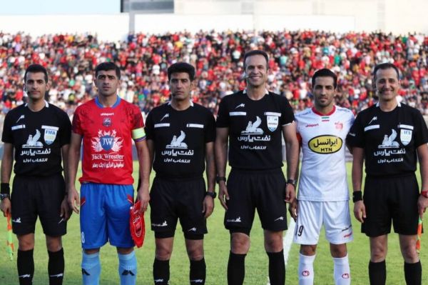 واکنش کمک داور دیدار پرسپولیس به اتفاق عجیب پشه کجا بود، توپ به گلویم خورد