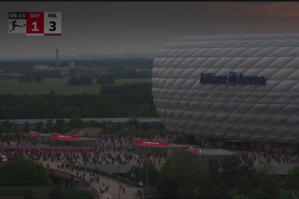 عکس؛ هواداران بایرن مونیخ و ترک آلیانز آرنا پیش از سوت پایان