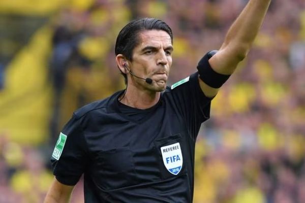  جنجال بزرگ داور بازی معروف بارسلونا و پاری‌سن‌ژرمن