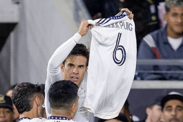  واکنش کیلینی به خوشحالی بازیکن سابق بارسلونا به سبک مسی  دلقک