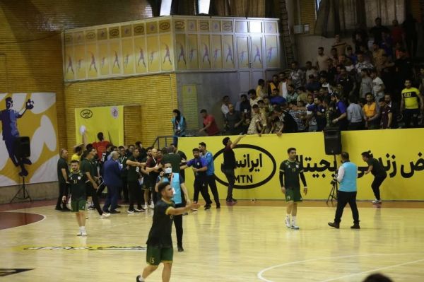 گزارش باشگاه سپاهان حواشی عجیب در فینال لیگ برتر هندبال