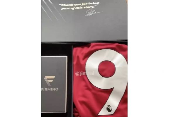 عکس؛ هدیه ویژه فیرمینو برای وداع با لیورپولیها
