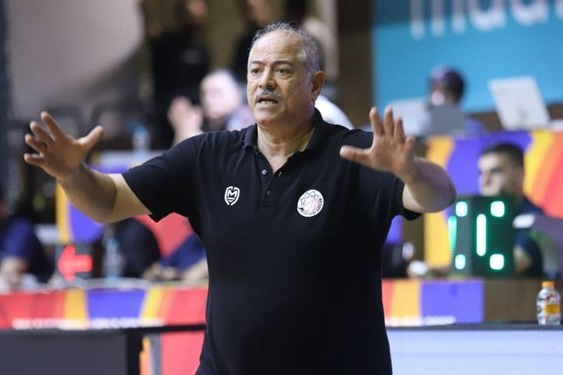  حاتمی  بازی بسیار سختی بود  برخی سوت‌ها بحث‌برانگیز بود