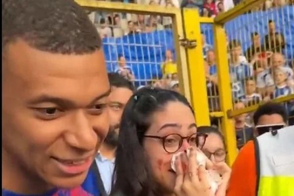 دلجویی امباپه از هواداری که بینیاش را شکست