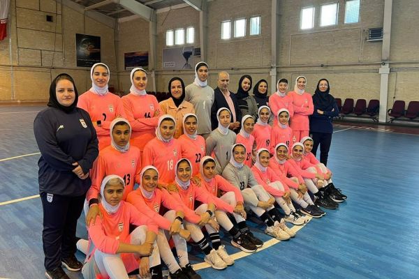  گفتگوی تاج با کادر فنی و بازیکنان تیم ملی جوانان بانوان