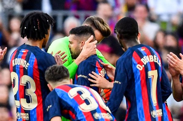 عکس؛ خداحافظی اشکبار بوسکتس و آلبا با بارسلونا