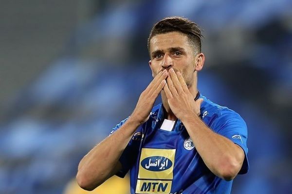  خداحافظی رسمی وریا غفوری از فوتبال  حضور کاپیتان سابق استقلال در ورزشگاه آزادی