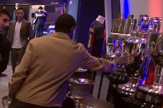  عکس؛ عثمان دمبله و لمس کردن جام قهرمانی چمپیونزلیگ