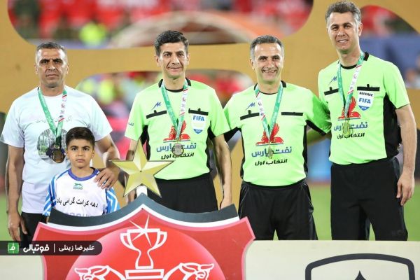حرکت کمک داور دوم دربی خبرساز شد؛ از پسرش در جشن قهرمانی پرسپولیس عکس گرفت