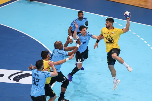  گزارش تصویری  دیدار تیمهای هندبال سپاهان و الکاظمه کویت