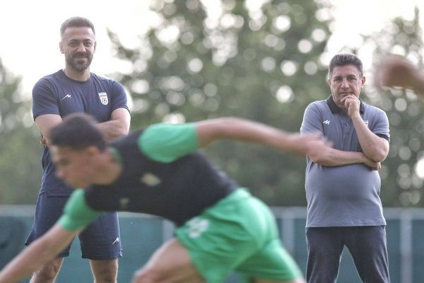 انجام تمرینات تاکتیکی تیم ملی در زمین چمن