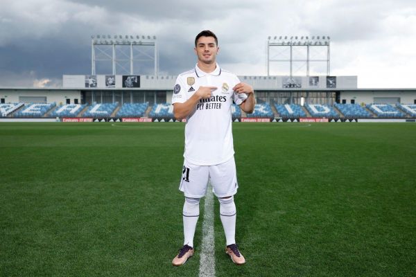 عکس؛ معارفه براهیم در رئال مادرید و مشخص شدن شمارهاش