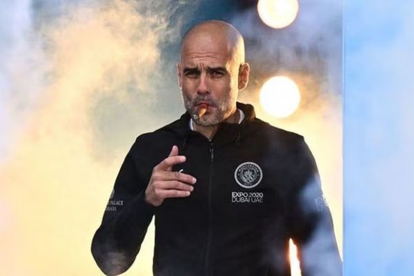 کار قشنگ گواردیولا پاداش قهرمانی لیگ را به کارمندان باشگاه منچسترسیتی هدیه کرد