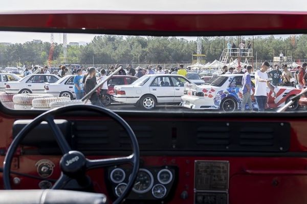  واکنش وزیر ورزش به حاشیه‌های همایش خودروهای کلاسیک