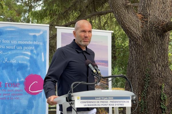  اشک و گریه زیدان در یک مراسم خیریه  عکس