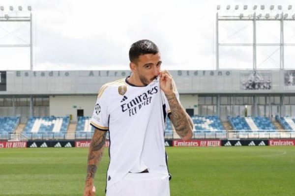  عکس؛ بوسه خرید جدید رئال مادرید به لوگوی این تیم