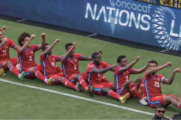 عکس؛ خوشحالی بامزه پاناماییها و رد شدن گل آنها توسط VAR