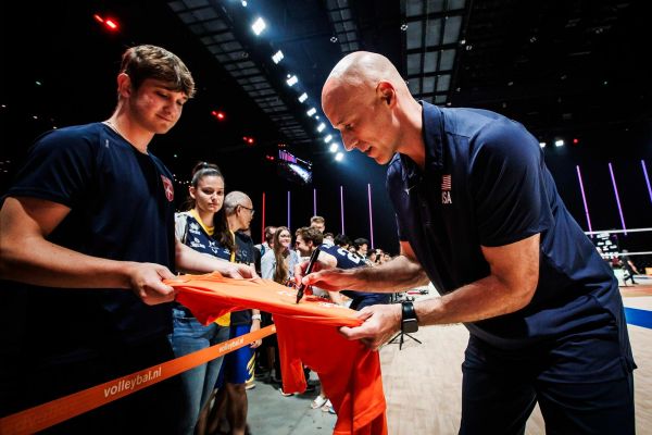  واکنش سرمربی آمریکا به صادر نشدن ویزا؛ متاسفم و بابت این شرایط عذرخواهی می کنم