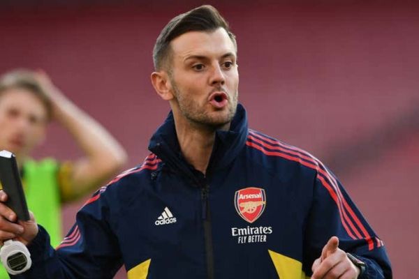 ستاره سابق آرسنال بازیکن انگلیسی را به مبارزه در رینگ بوکس طلبید