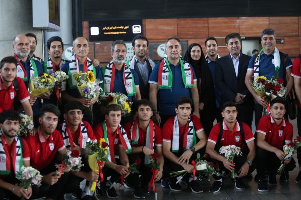  گزارش تصویری  بازگشت تیم ملی نوجوانان بعد از صعود به جام‌جهانی