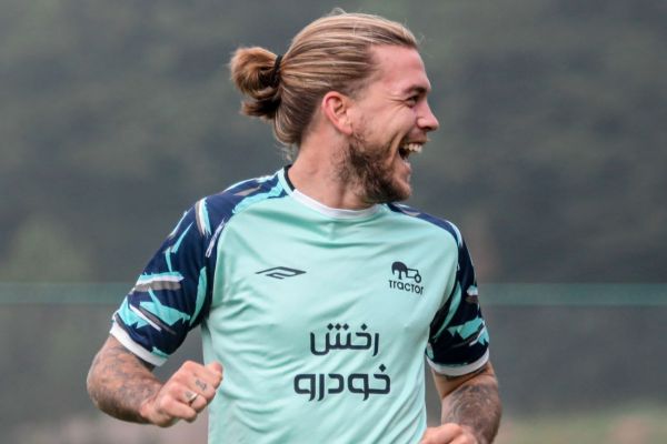 آلوارو خیمنز به تراکتور پیوست