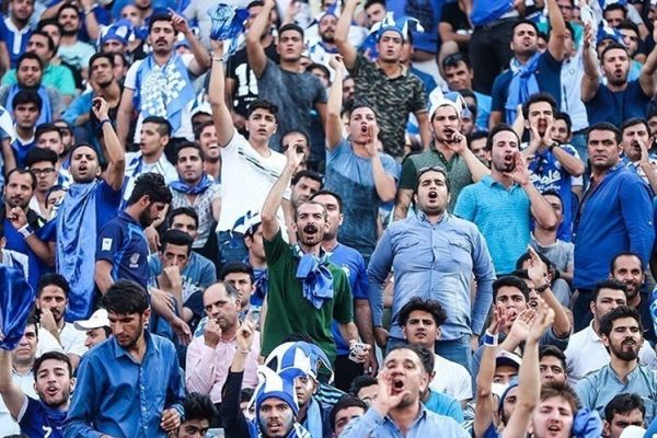 معترض به شرایط هواداران استقلال مقابل باشگاه تجمع کردند