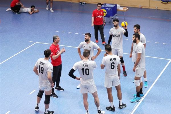  داورزنی  هیچ فرد اضافه‌ای با تیم ملی والیبال به آمریکا نرفته است