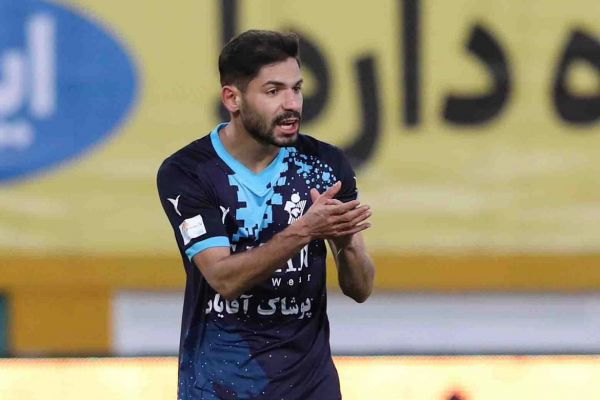  قرارداد ایمان اکبری با پیکان تمدید شد