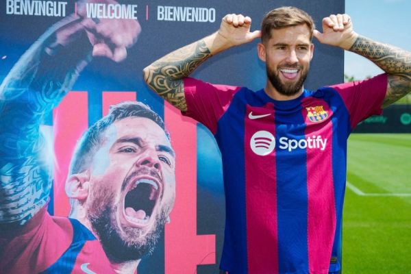  معارفه و رونمایی از خرید جدید بارسلونا  عکس