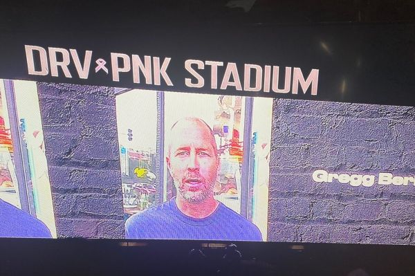 عکس؛ خوشآمد گویی گرگ برهالتر به مسی