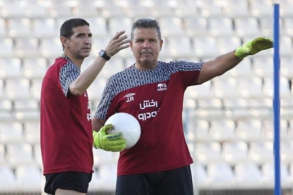 دستیار خمز، مصدوم جذب شده بود