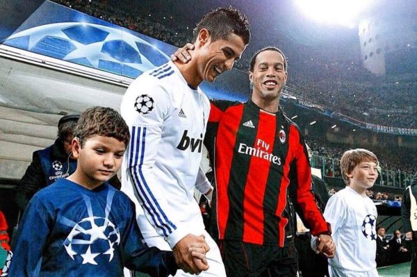  عکس؛ وقتی رونالدو و رونالدینیو به مصاف هم رفتند