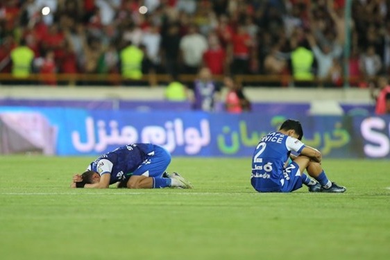 واکنش سمیعی به بستن قراردادهای بازیکنان استقلال در هتل اسپیناس و پرداختهای نجومی