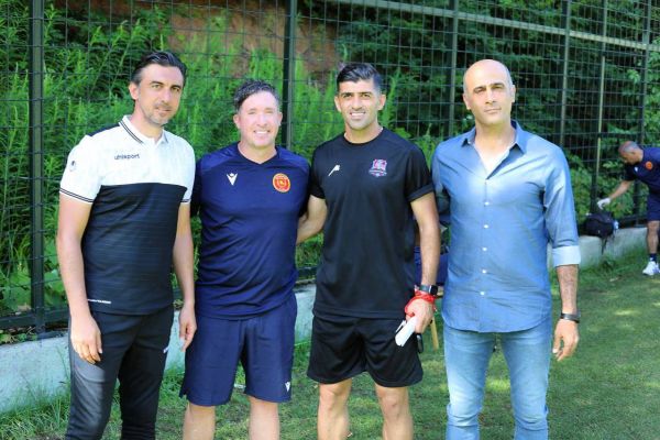 عکس یادگاری سرمربیان نساجی ایران و القادسیه عربستان