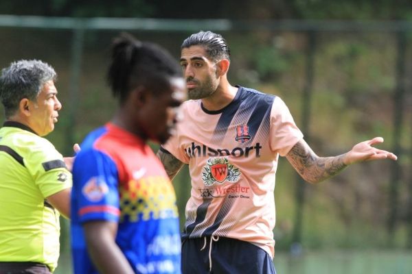 مدافع سابق پرسپولیس به کرمان رفت؛ سالهای دور از اوج