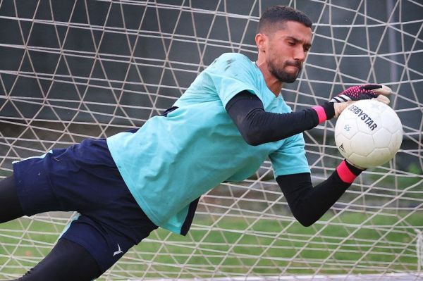 دیدار کاپیتان استقلال با رئیس جمهور در حاشیه مراسم عزاداری امام حسین ع