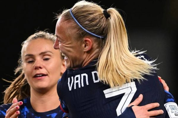 هلند و آمريكا به دور بعد صعود كردند آمريكا در حال پسرفت