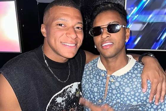  امباپه همچنان روی اعصاب ناصر  عکس گرفتن با ستاره رئال مادرید در ایتالیا