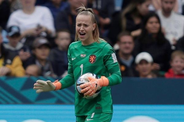 صعود هلند به دور بعد خبرى از شگفتى نبود