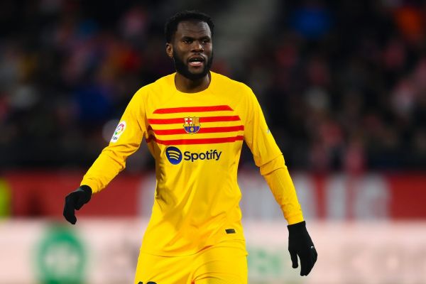 ناراحتی هافبک بارسلونا از رفتار مدیران این باشگاه