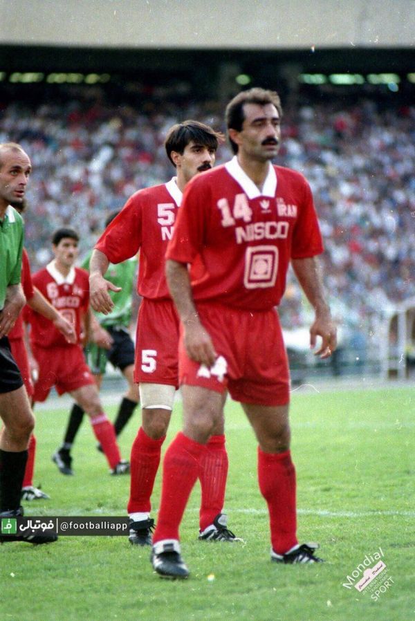  سیدعلی افتخاری و افشین پیروانی و کریم باقری در نمایی از بازی پرسپولیس و کوپتداق ترکمنستان در سال ۷۵