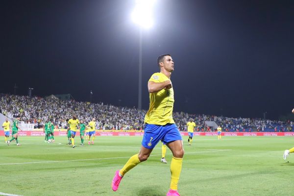 رونالدو و جایزهای که در جام باشگاههای عرب به دست آورد عکس