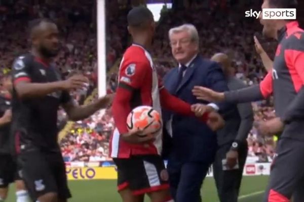  عکس؛ دعوای بامزه هاجسون با بازیکنی که نیم قرن از خودش کوچکتر است