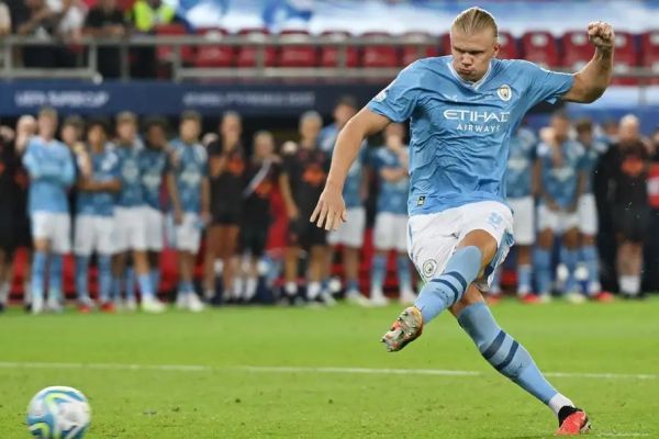 هالند یا بنزما کدام مهاجم بهتری است